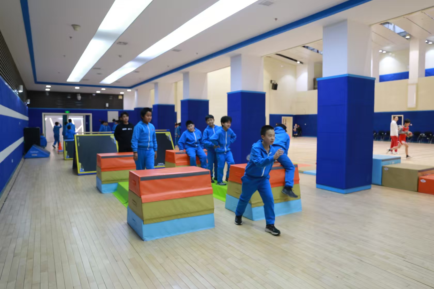 3003新葡的京体育跑酷器材进京“炫秀”